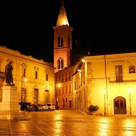 Manhattan Village Hotel Sulmona Kültér fotó