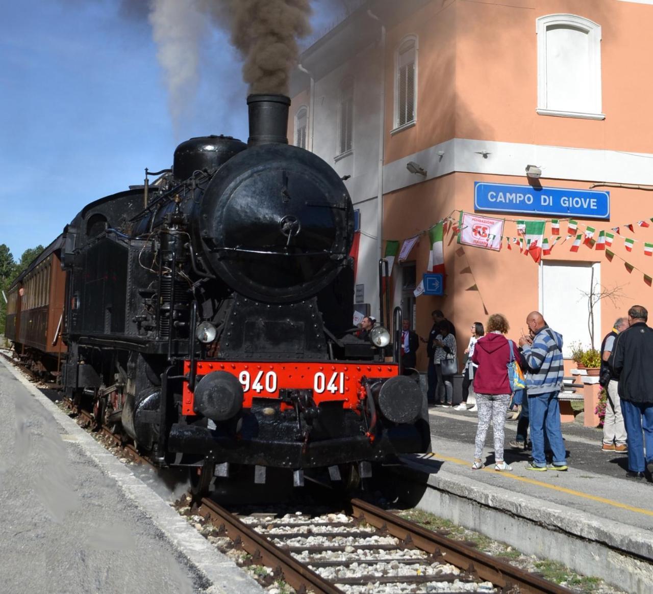 Manhattan Village Hotel Sulmona Kültér fotó