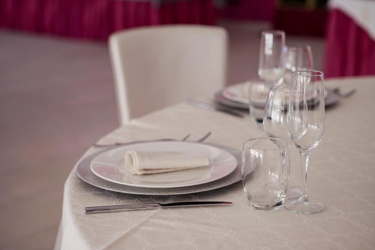 Manhattan Village Hotel Sulmona Kültér fotó