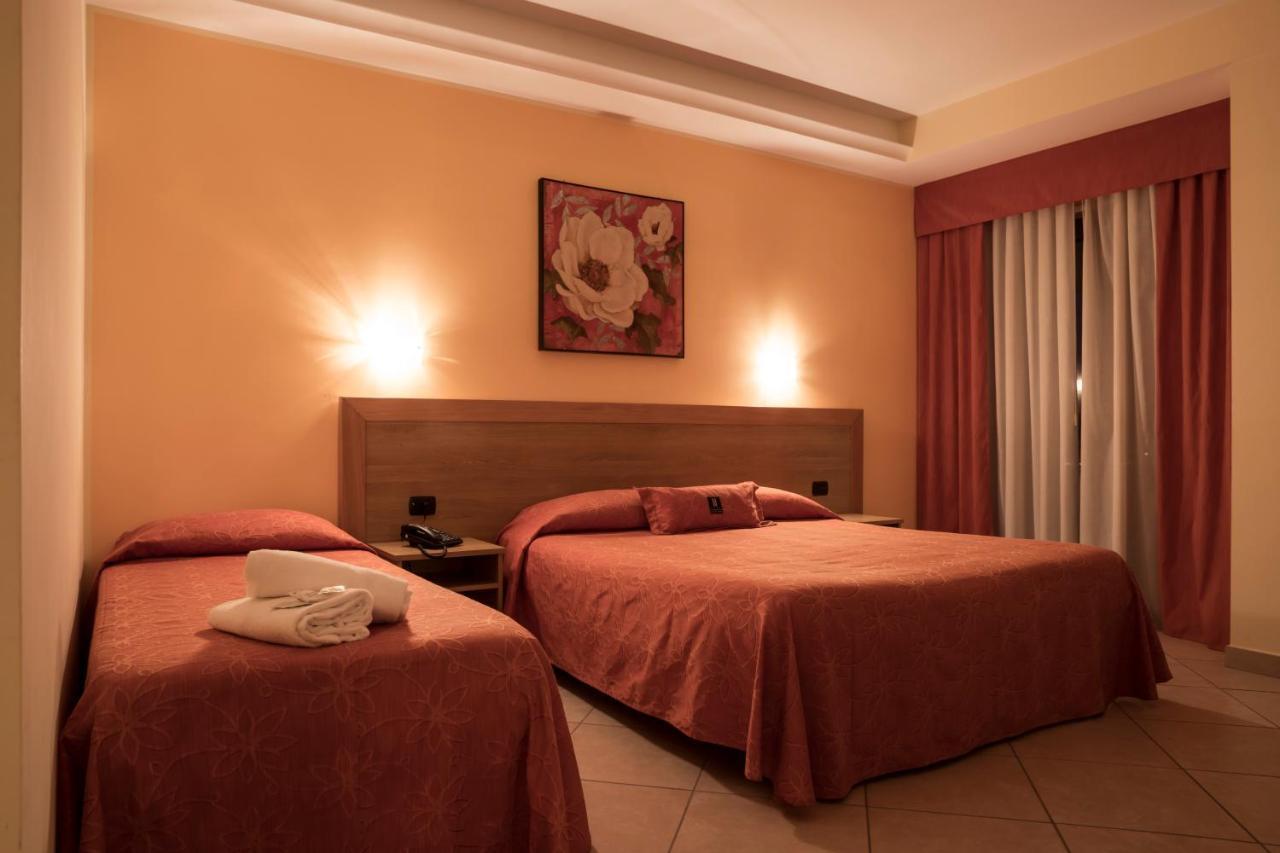 Manhattan Village Hotel Sulmona Kültér fotó