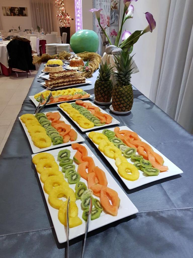 Manhattan Village Hotel Sulmona Kültér fotó